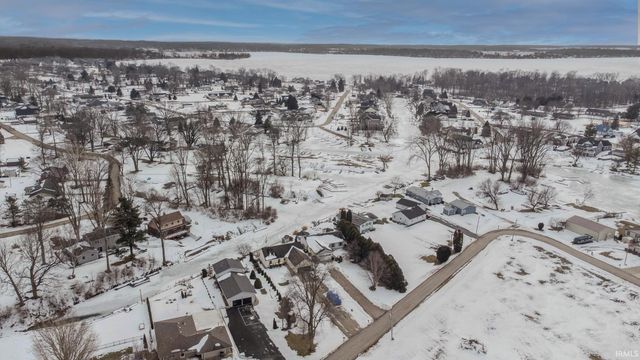 9285 E Sleepy Hollow Parkway, Cromwell, IN 46732