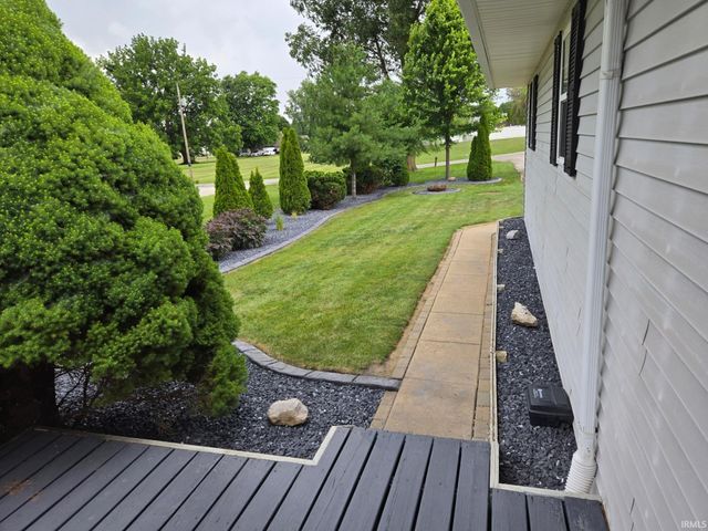 9285 E Sleepy Hollow Parkway, Cromwell, IN 46732