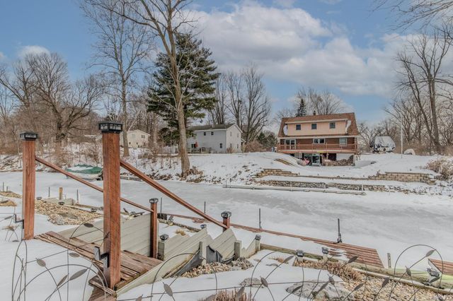 9285 E Sleepy Hollow Parkway, Cromwell, IN 46732