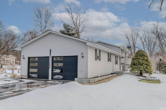 9285 E Sleepy Hollow Parkway, Cromwell, IN 46732