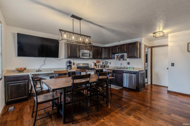 9285 E Sleepy Hollow Parkway, Cromwell, IN 46732