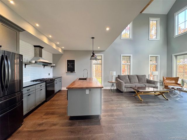 720 Sunny Hill Road, Greenville, NY 12083