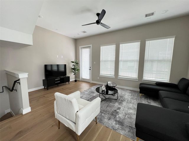 316 Thornton Road N, Houston, TX 77018