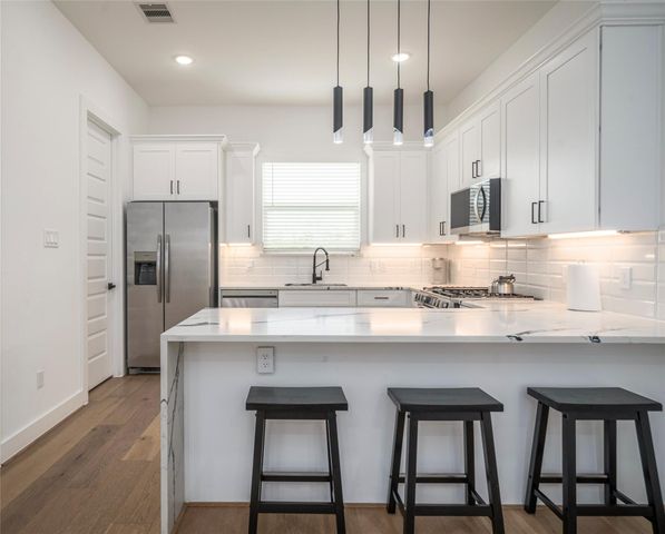 316 Thornton Road N, Houston, TX 77018