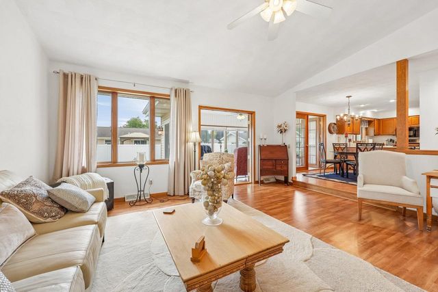 720 E Holly Road, Beloit, WI 53511