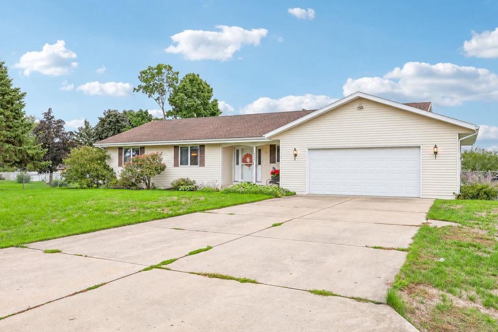 720 E Holly Road, Beloit, WI 53511