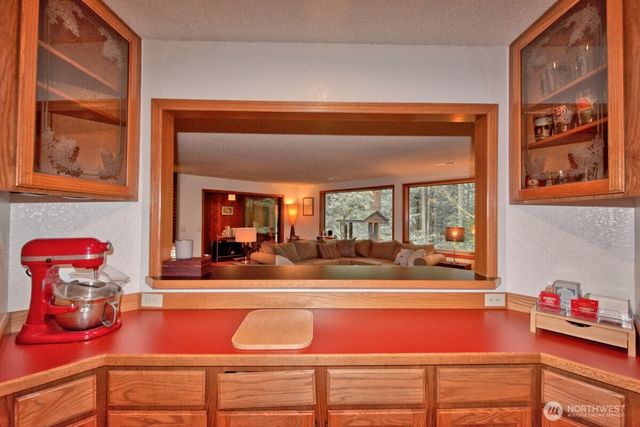 2041 Ptarmigan Lane NW, Poulsbo, WA 98370