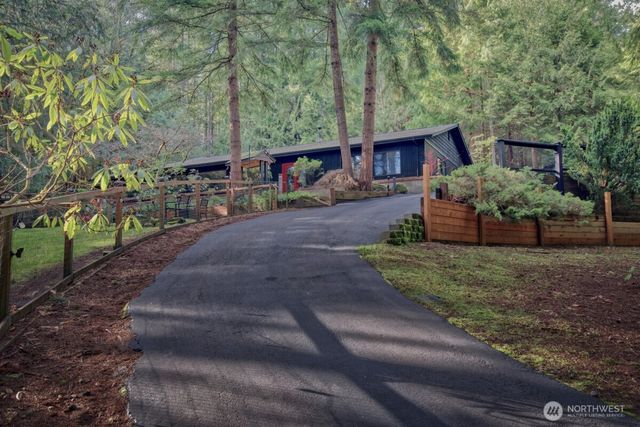 2041 Ptarmigan Lane NW, Poulsbo, WA 98370