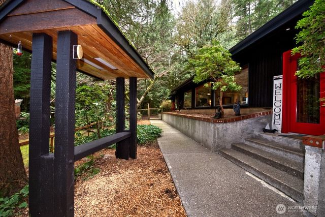 2041 Ptarmigan Lane NW, Poulsbo, WA 98370