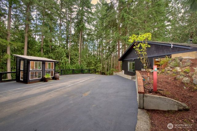 2041 Ptarmigan Lane NW, Poulsbo, WA 98370