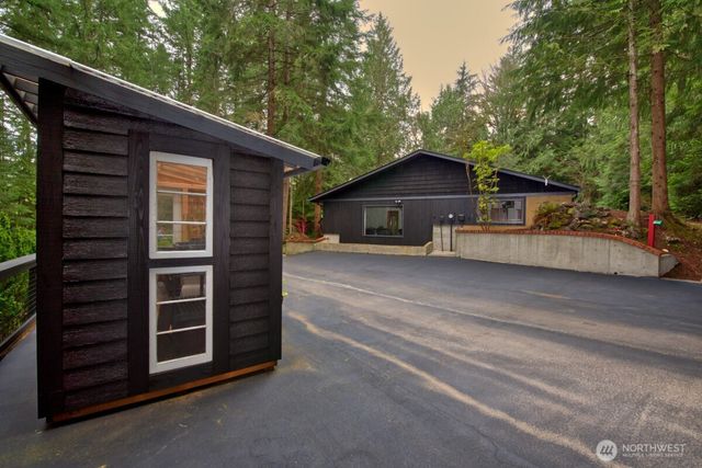 2041 Ptarmigan Lane NW, Poulsbo, WA 98370