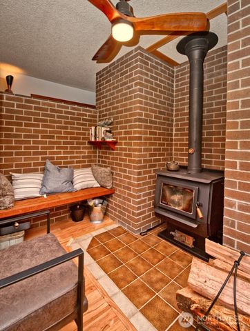 2041 Ptarmigan Lane NW, Poulsbo, WA 98370