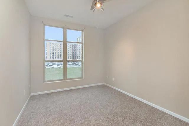 318 E 25th Street E 2E, Chicago, IL 60616