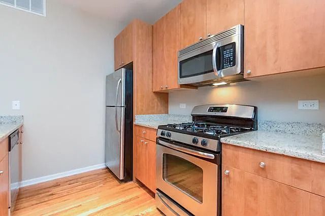 318 E 25th Street E 2E, Chicago, IL 60616