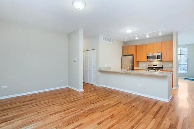 318 E 25th Street E 2E, Chicago, IL 60616