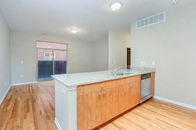 318 E 25th Street E 2E, Chicago, IL 60616