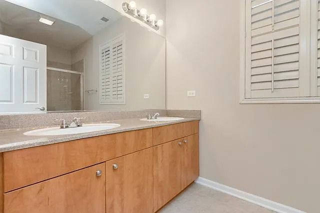 318 E 25th Street E 2E, Chicago, IL 60616