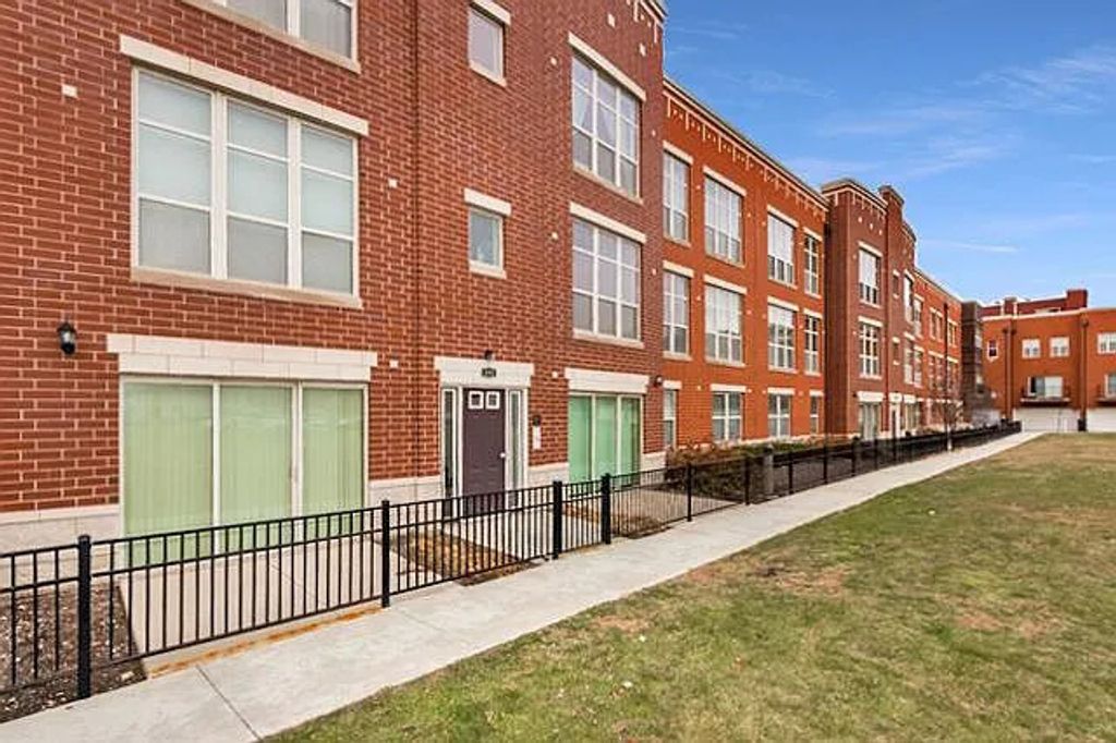 318 E 25th Street E 2E, Chicago, IL 60616