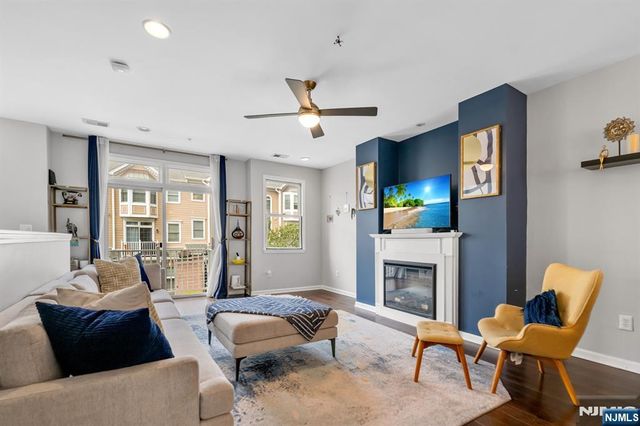 285 Roslyn Court, West New York, NJ 07093