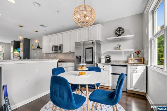 285 Roslyn Court, West New York, NJ 07093