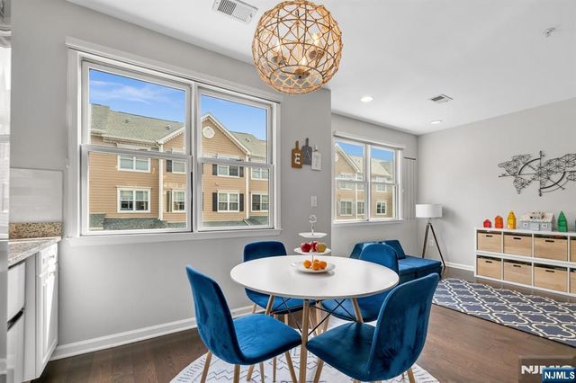 285 Roslyn Court, West New York, NJ 07093