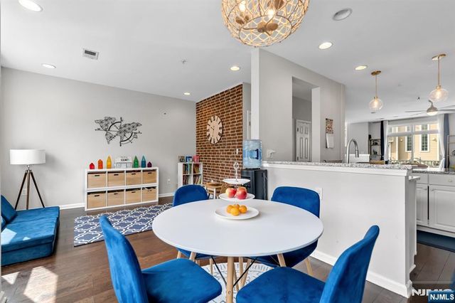 285 Roslyn Court, West New York, NJ 07093