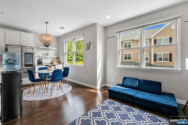 285 Roslyn Court, West New York, NJ 07093