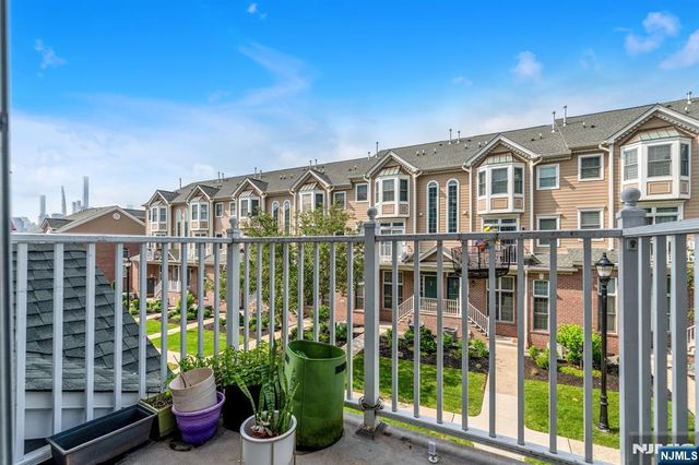 285 Roslyn Court, West New York, NJ 07093