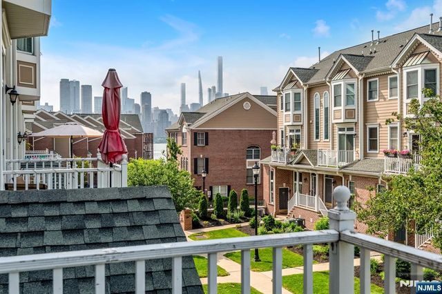 285 Roslyn Court, West New York, NJ 07093