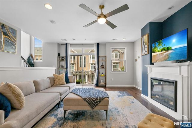285 Roslyn Court, West New York, NJ 07093