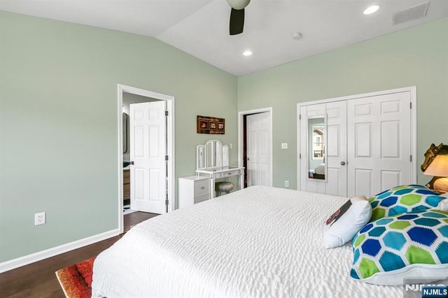 285 Roslyn Court, West New York, NJ 07093