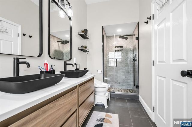 285 Roslyn Court, West New York, NJ 07093