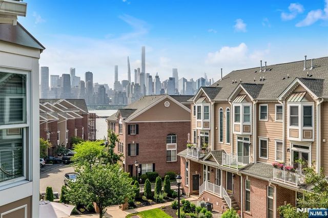 285 Roslyn Court, West New York, NJ 07093