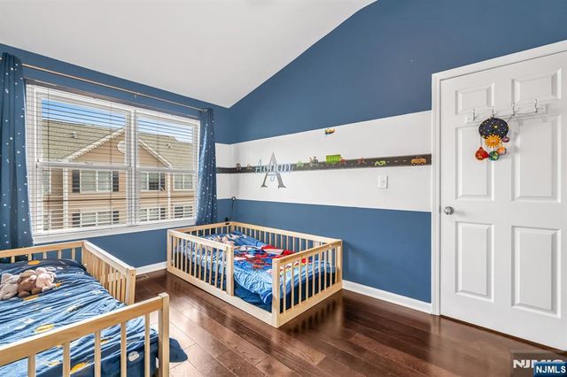 285 Roslyn Court, West New York, NJ 07093