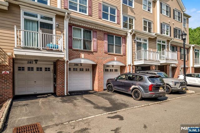 285 Roslyn Court, West New York, NJ 07093
