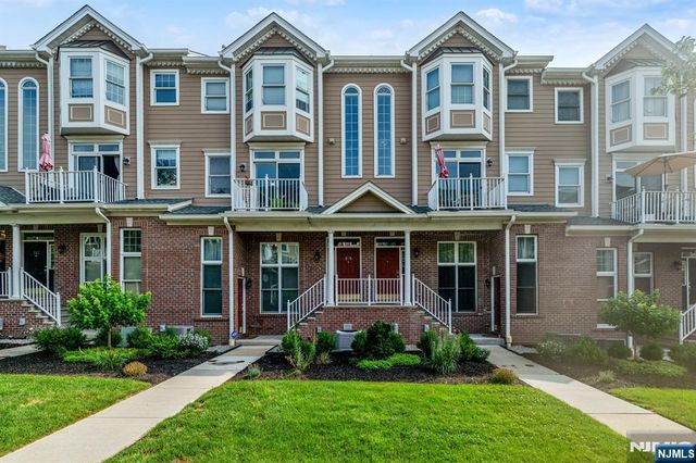 285 Roslyn Court, West New York, NJ 07093