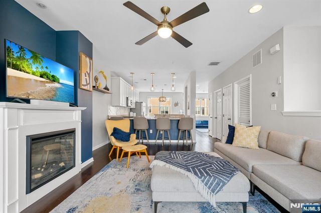285 Roslyn Court, West New York, NJ 07093