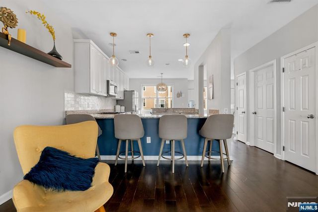 285 Roslyn Court, West New York, NJ 07093