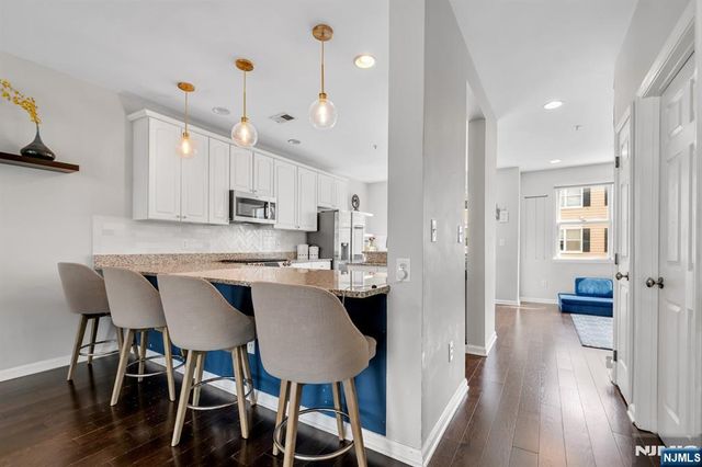 285 Roslyn Court, West New York, NJ 07093