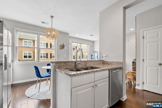 285 Roslyn Court, West New York, NJ 07093