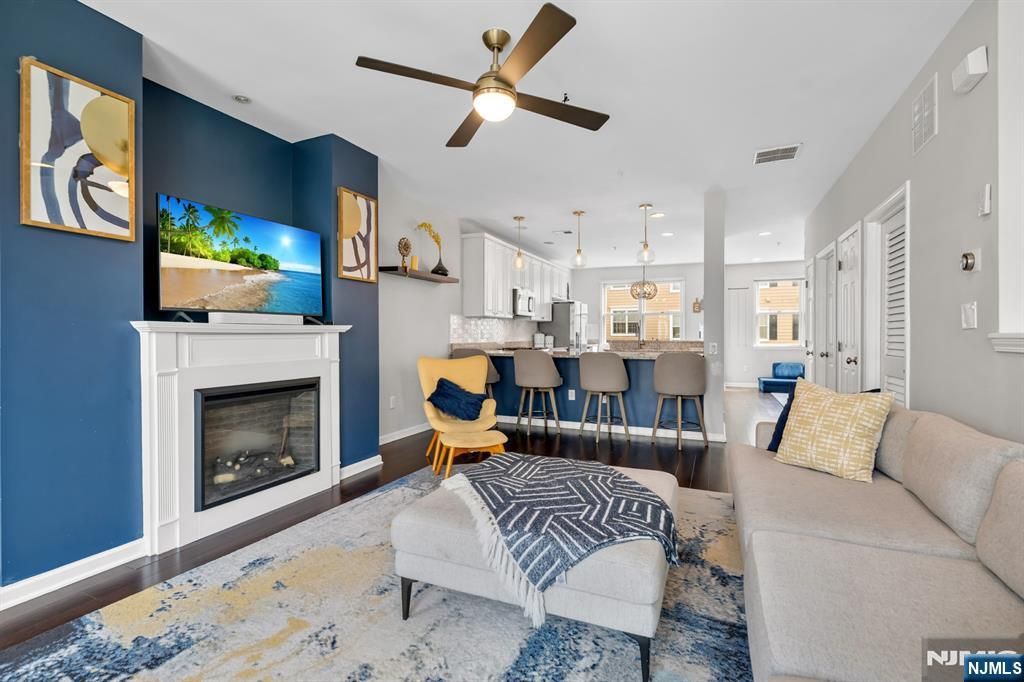285 Roslyn Court, West New York, NJ 07093