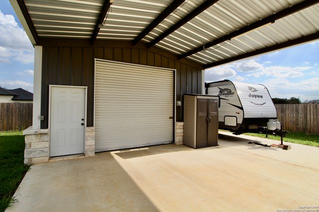 132 Tree Farm, Lytle, TX 78052