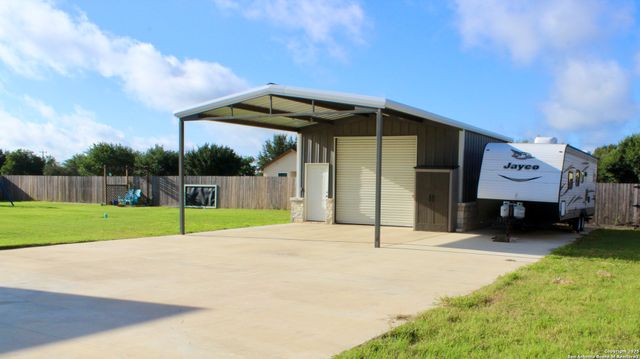 132 Tree Farm, Lytle, TX 78052