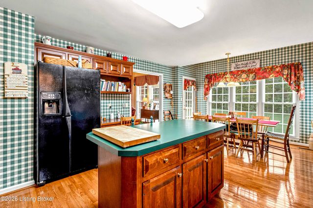 429 Seneca Rd, Shelbyville, KY 40065