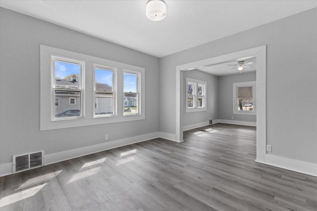 1949 Jay Eye See AVENUE, Racine, WI 53403
