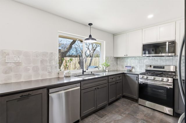 403 Rickey Canyon Avenue, Desoto, TX 75115