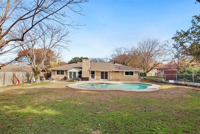 403 Rickey Canyon Avenue, Desoto, TX 75115