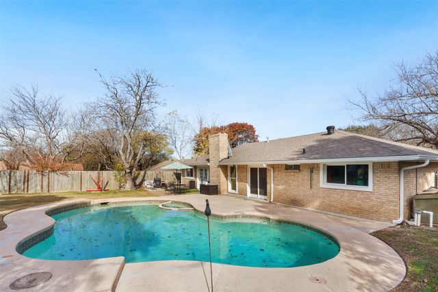 403 Rickey Canyon Avenue, Desoto, TX 75115