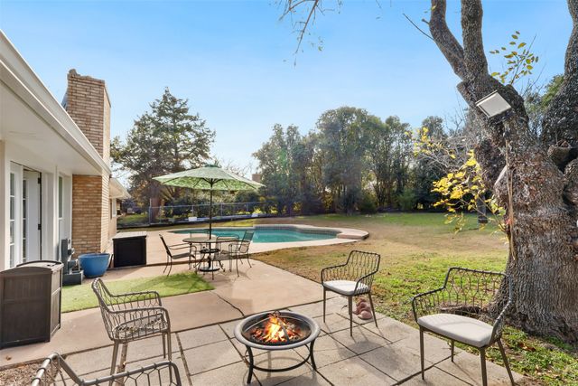 403 Rickey Canyon Avenue, Desoto, TX 75115