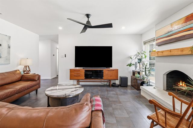 403 Rickey Canyon Avenue, Desoto, TX 75115